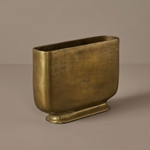 Elara Planter